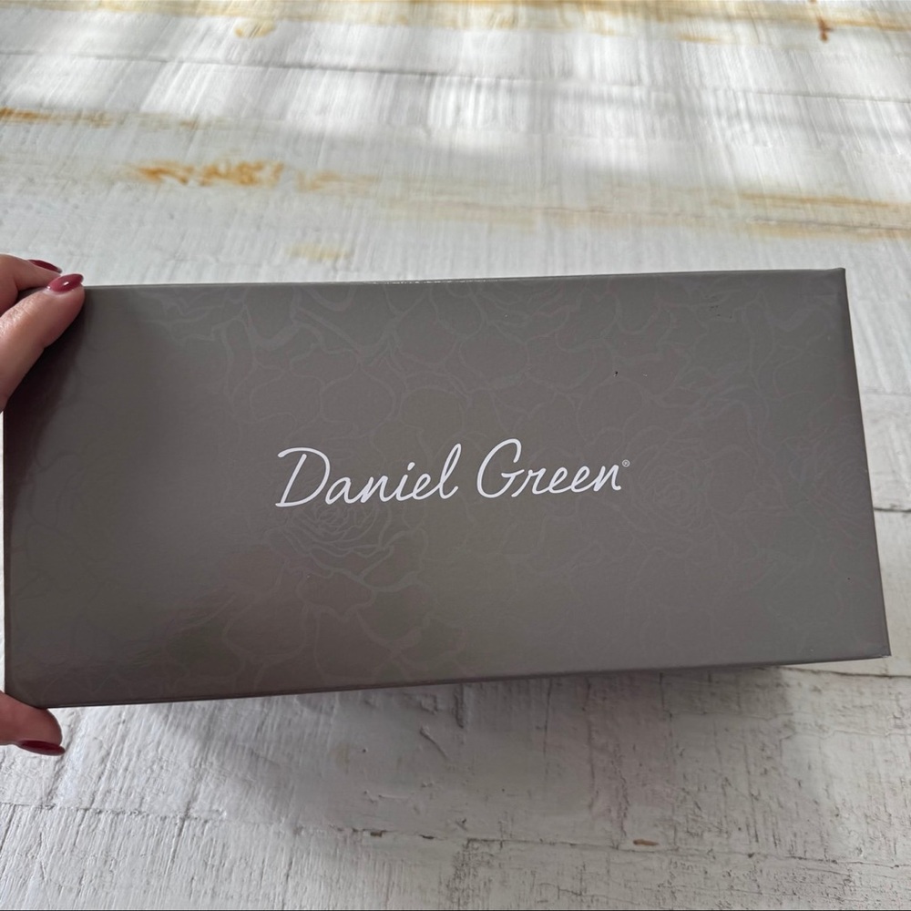 Daniel Green Denise Wedge Slippers NEW size 7 Metallic House Shoes‎ Mules - Picture 8 of 10